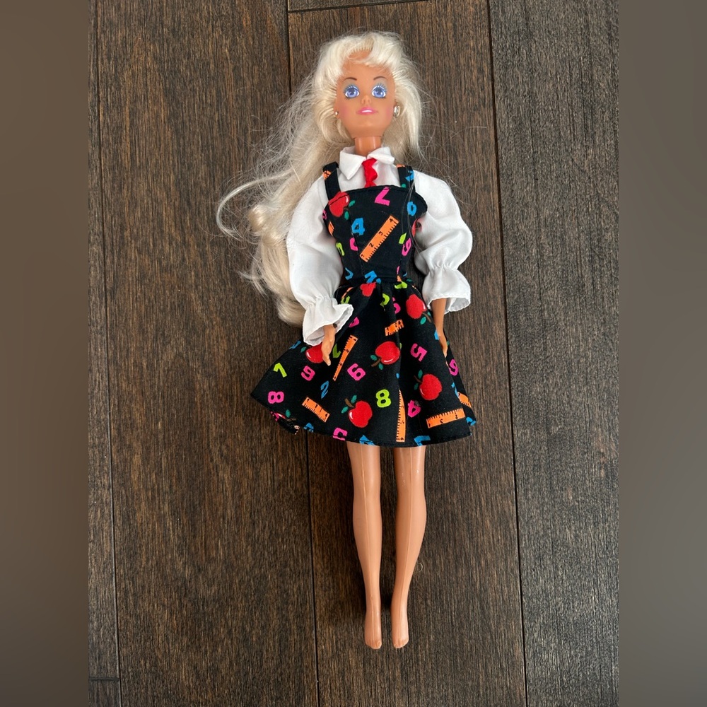 1988 hasbro‎ doll in school dress
